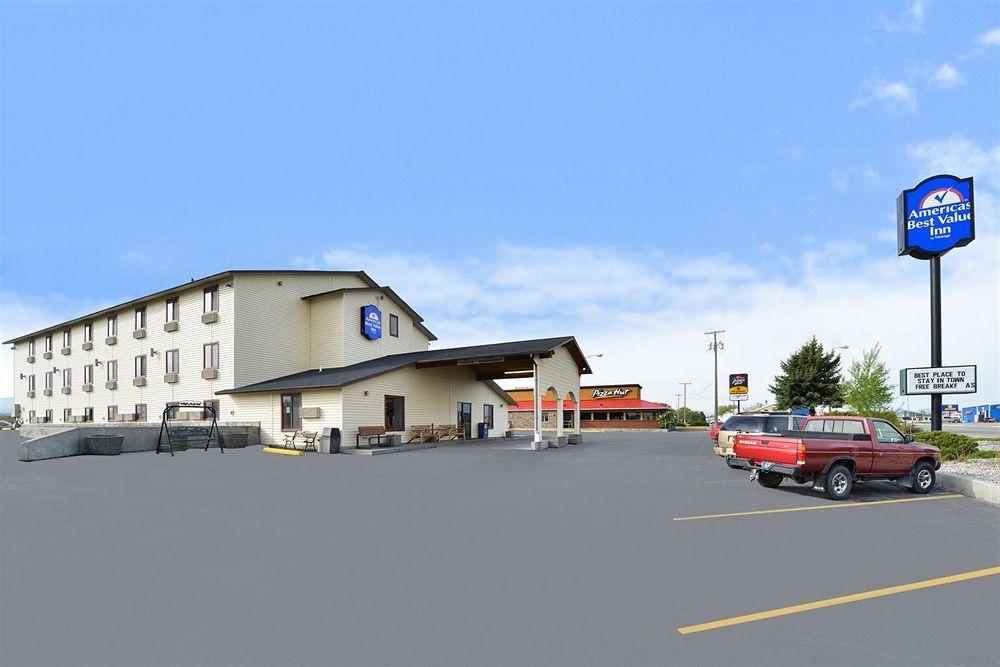 Super 8 By Wyndham Dillon Motel Buitenkant foto