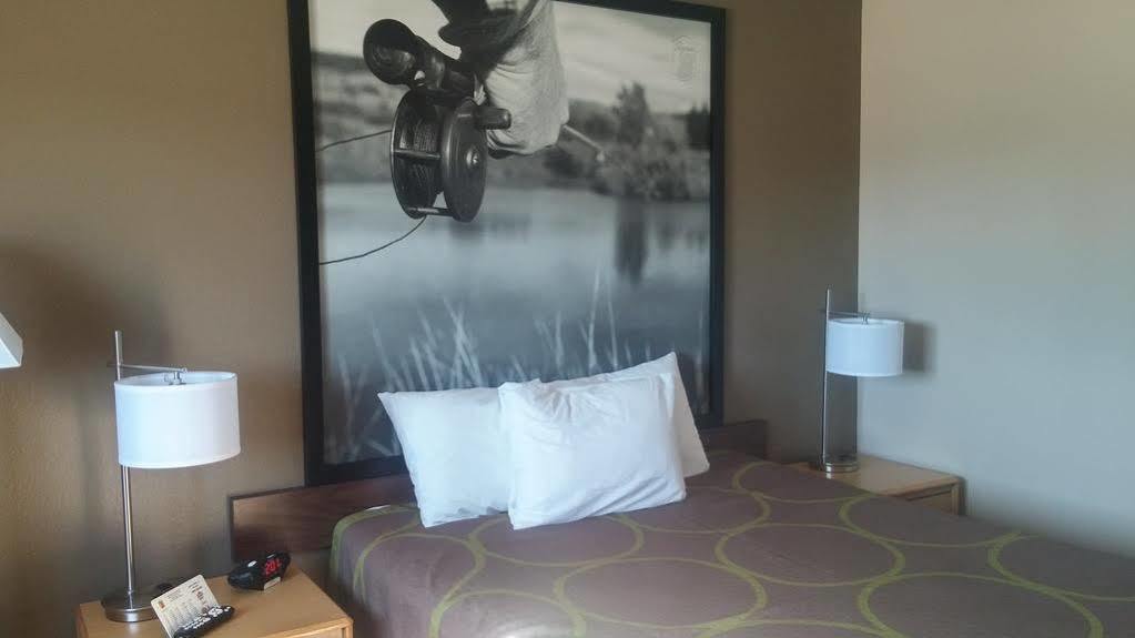 Super 8 By Wyndham Dillon Motel Buitenkant foto